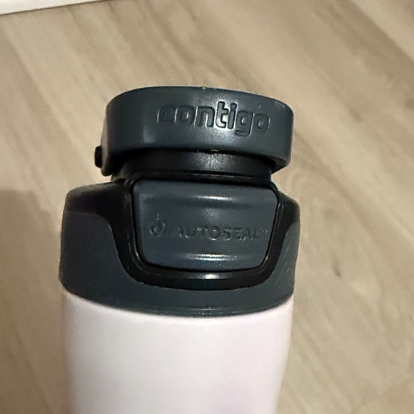 Contigo Purple and Blue Water Bottle - Picture 6 of 6